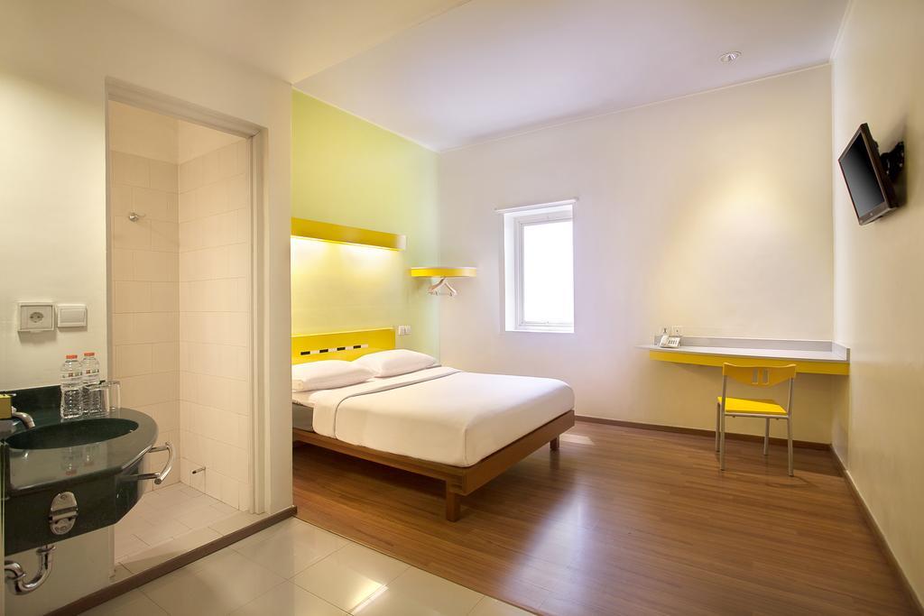Ibis Budget Jakarta Cikini Exterior foto