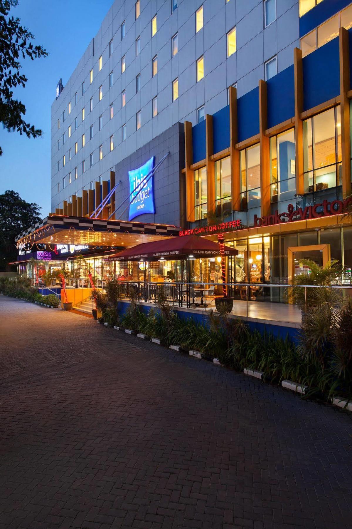 Ibis Budget Jakarta Cikini Exterior foto