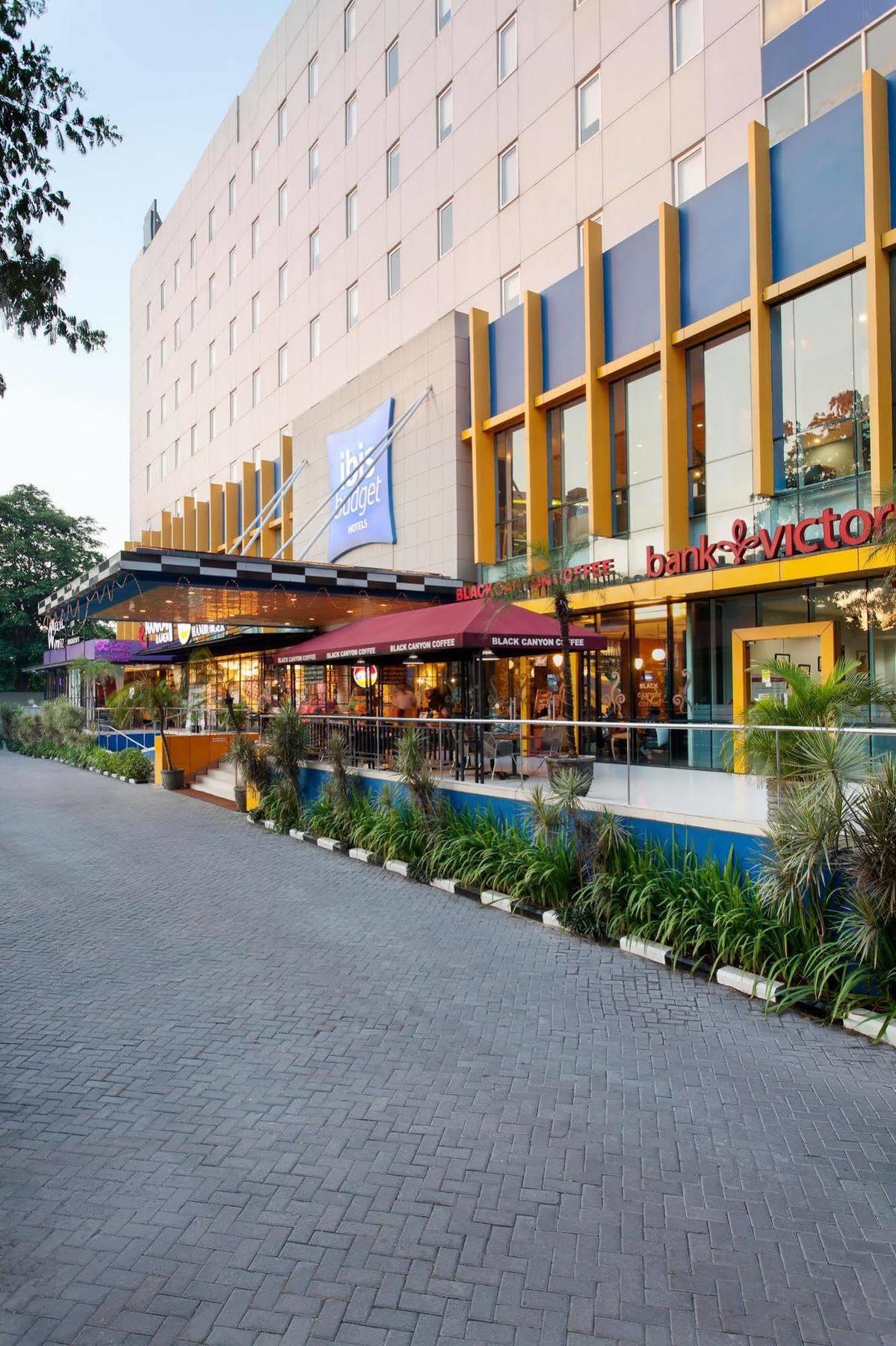 Ibis Budget Jakarta Cikini Exterior foto