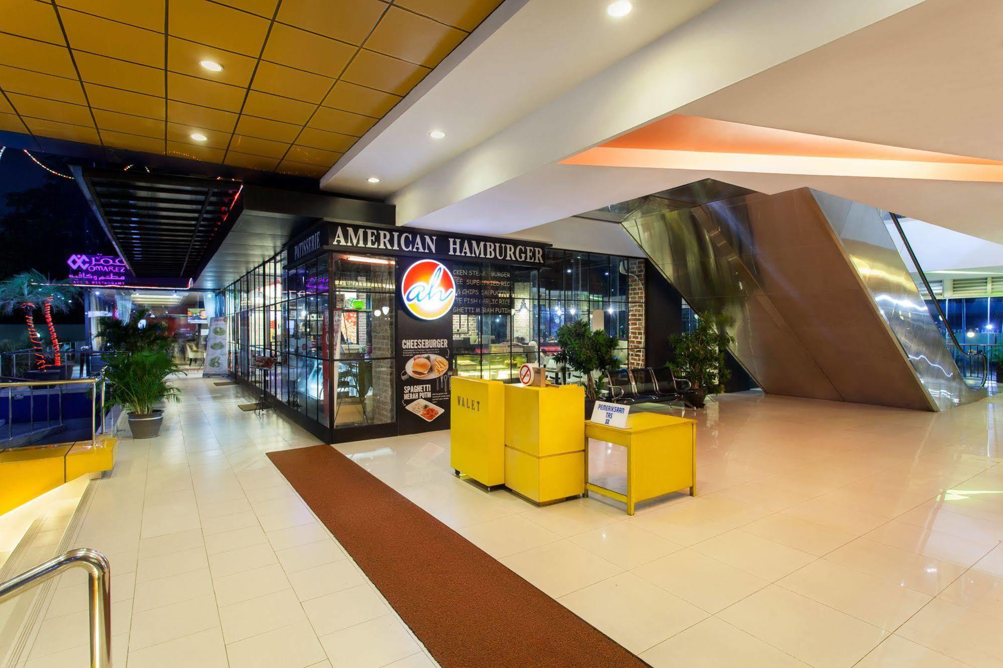 Ibis Budget Jakarta Cikini Exterior foto